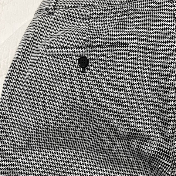 Theory Houndstooth cropped B&W NWT size ten cropped pants. - Picture 4 of 15